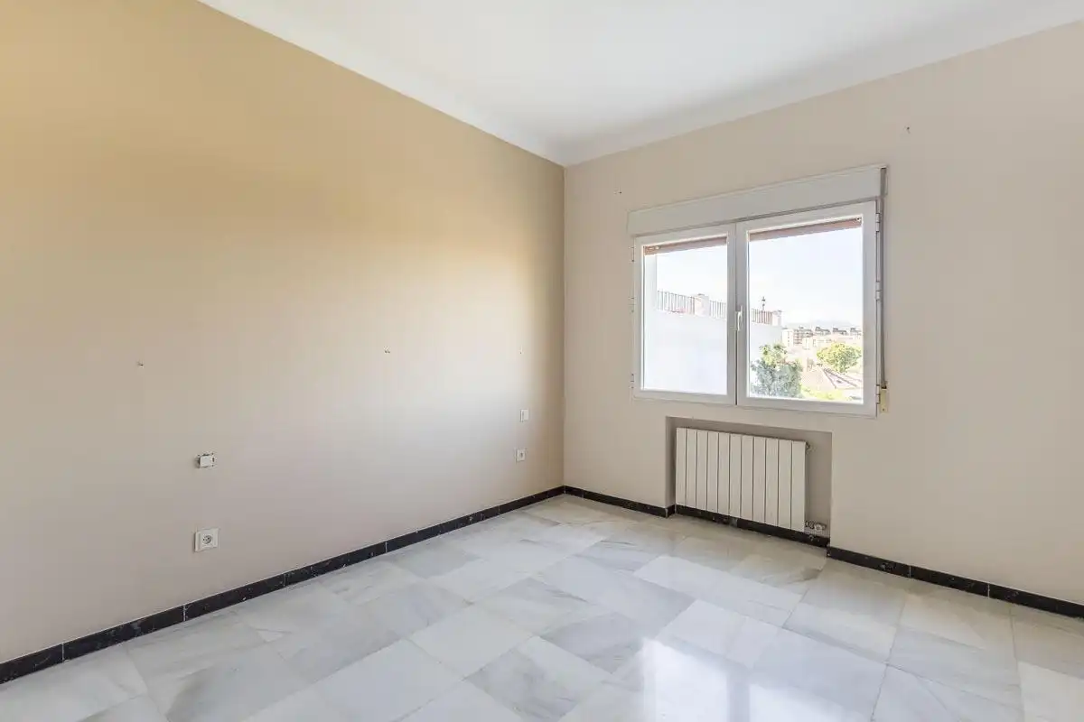 Bedroom of Flat for rent in Granada  with Air Conditioner and Heating