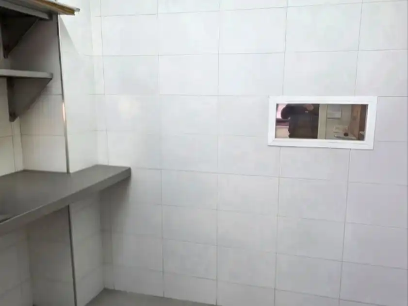 Baño de Local de alquiler en Ciudad Real con Aire acondicionado y Parquet