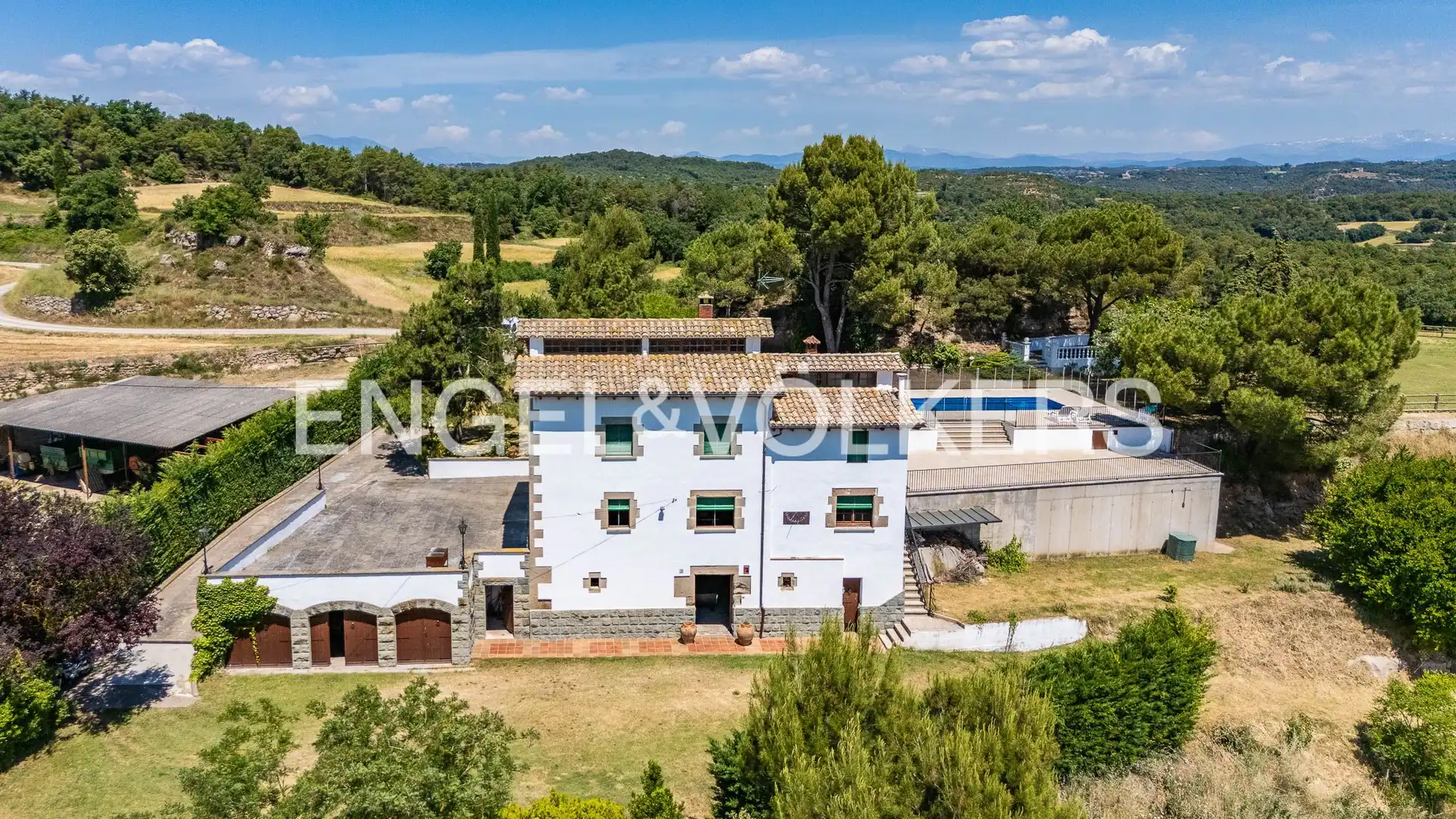 Vista exterior de Finca rústica en venda en Sant Feliu Sasserra amb Calefacció, Terrassa i Piscina