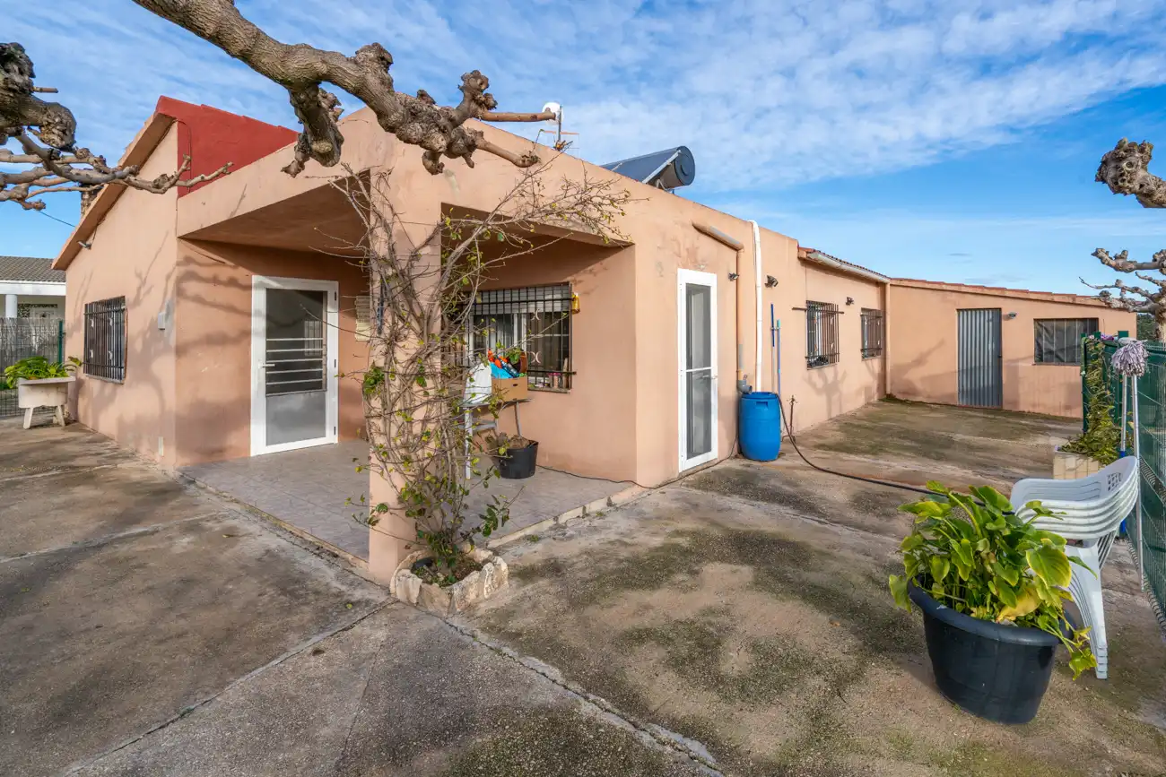Außenansicht von Country house zum Verkauf in Tortosa mit Privatgarten, Schwimmbad und Internet