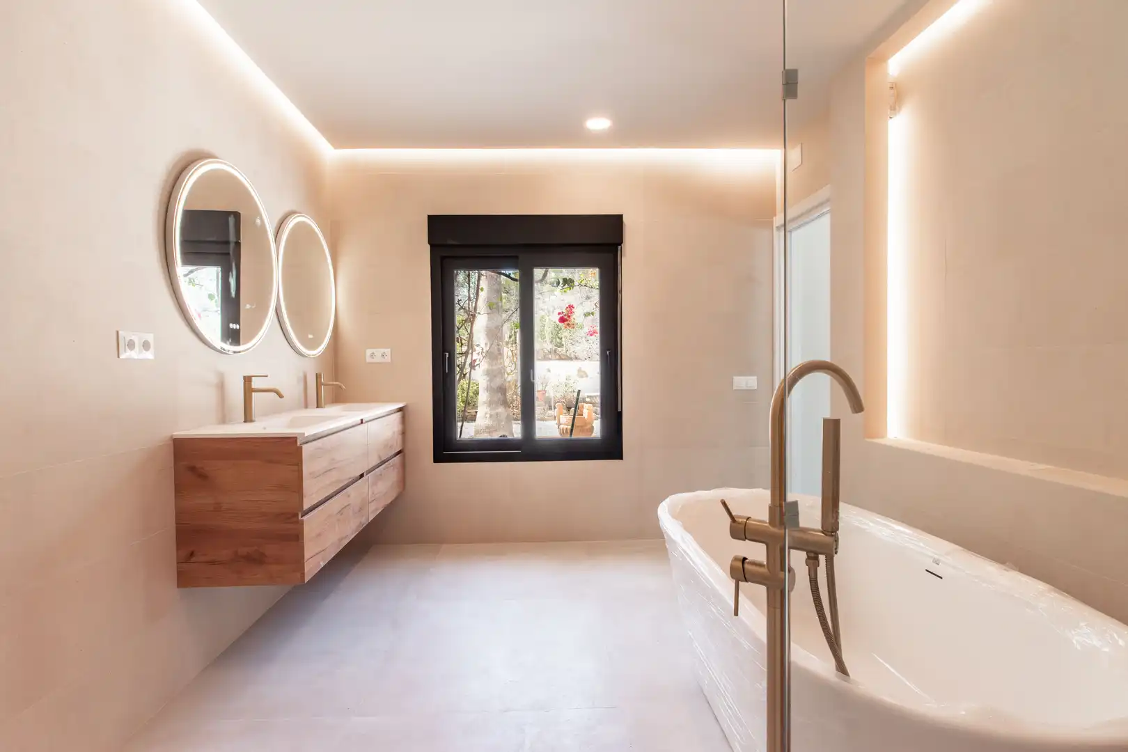 Bathroom of Houses for sale in L'Alfàs del Pi  with Air Conditioner, Terrace and Storage room