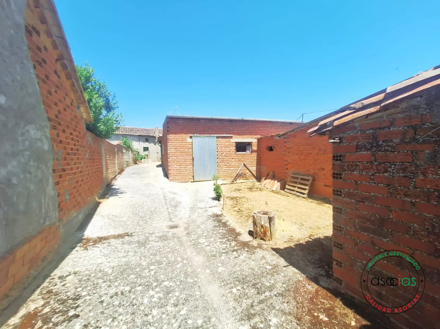 Detached homes for sale in Sahagún  with Heating, Private garden and Storage room