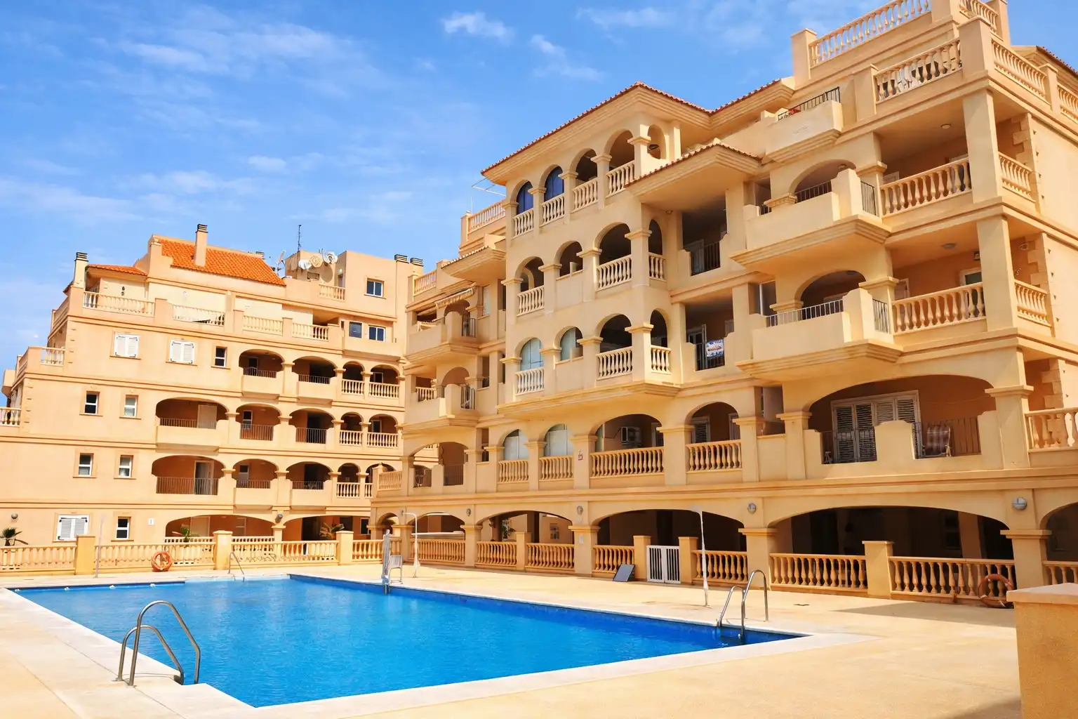 Vista exterior de Apartamento en venta en El Ejido con Aire acondicionado, Terraza y Trastero