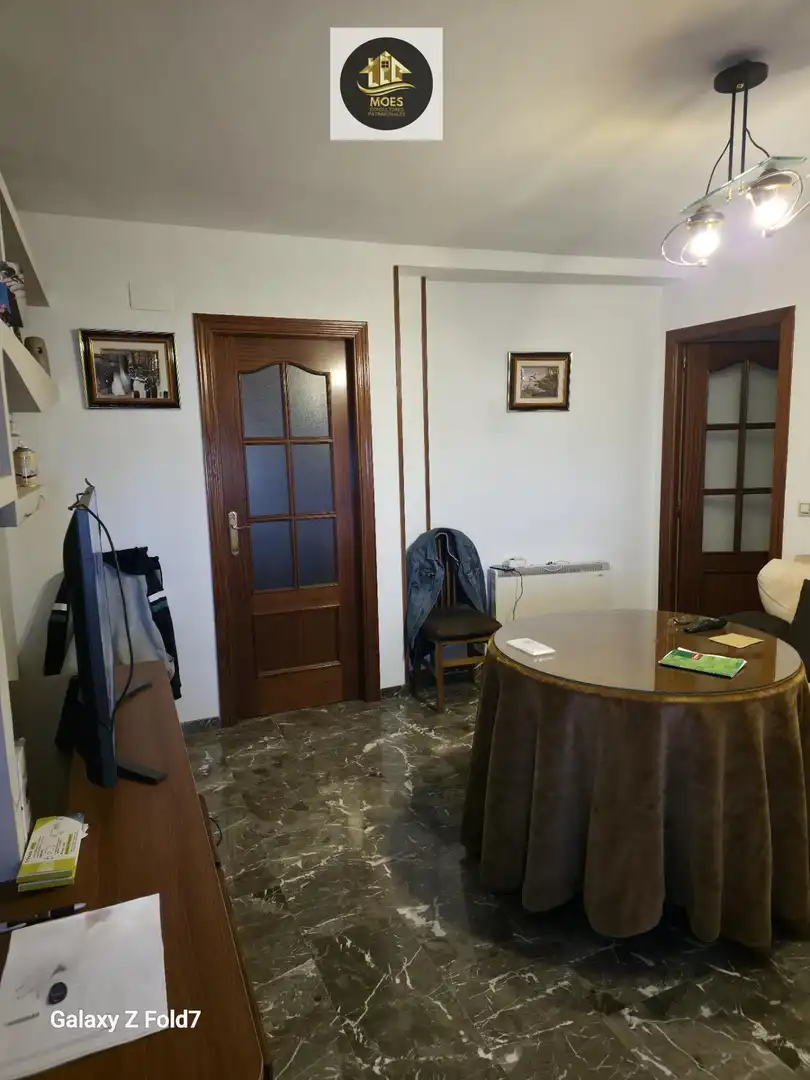 Wohnung zum Verkauf in Jaén mit Terrasse, Abstellraum und Balkon