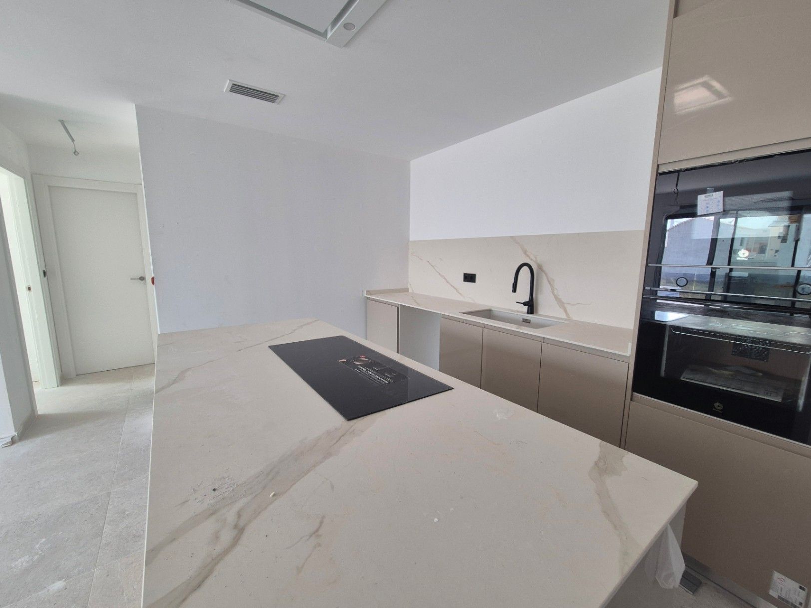 Cuina de Apartament en venda en Oliva amb Jardí privat, Terrassa i Traster