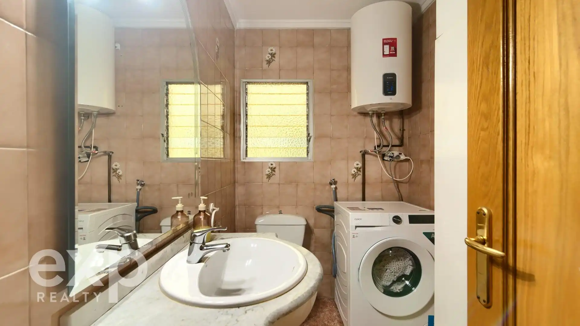 Bathroom of Flat for sale in Valencia  with Air Conditioner, Heating and Terrace