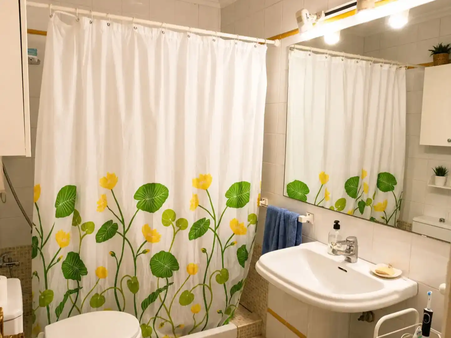 Bathroom of Flat for sale in Sevilla  with Private garden