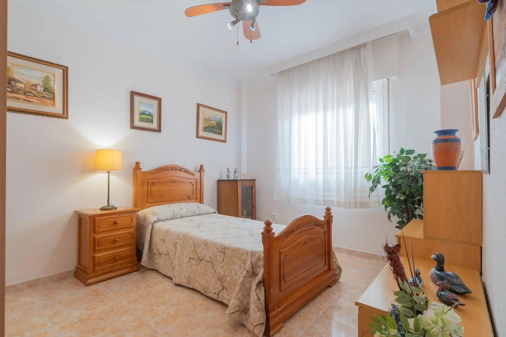 Dormitori de Apartament en venda en Mijas amb Aire condicionat, Terrassa i Moblat