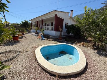 Villa con piscina in vendita a El Montgó