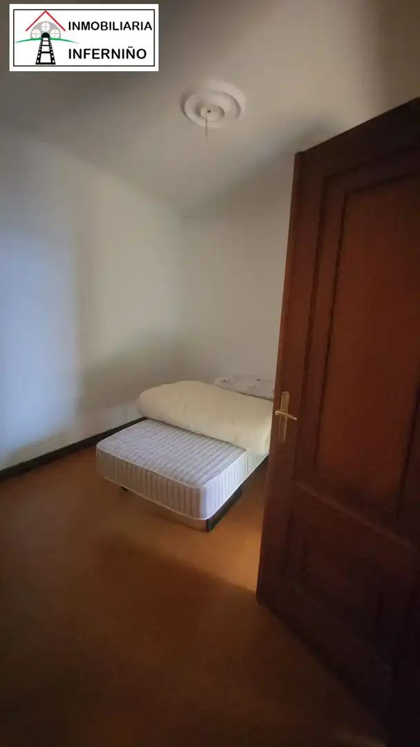 Habitación de Edificio en venta en Ferrol