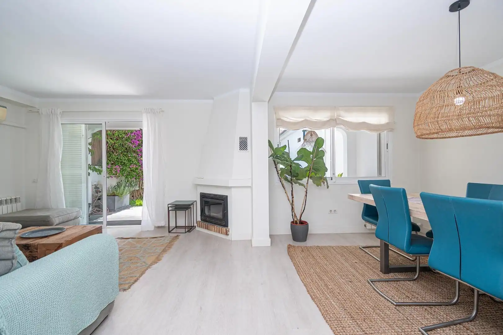 Sala d'estar de Casa adosada en venda en Calvià amb Aire condicionat, Calefacció i Jardí privat