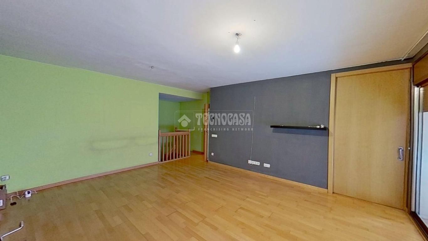 Flat for sale in Manresa  with Air Conditioner and Balcony