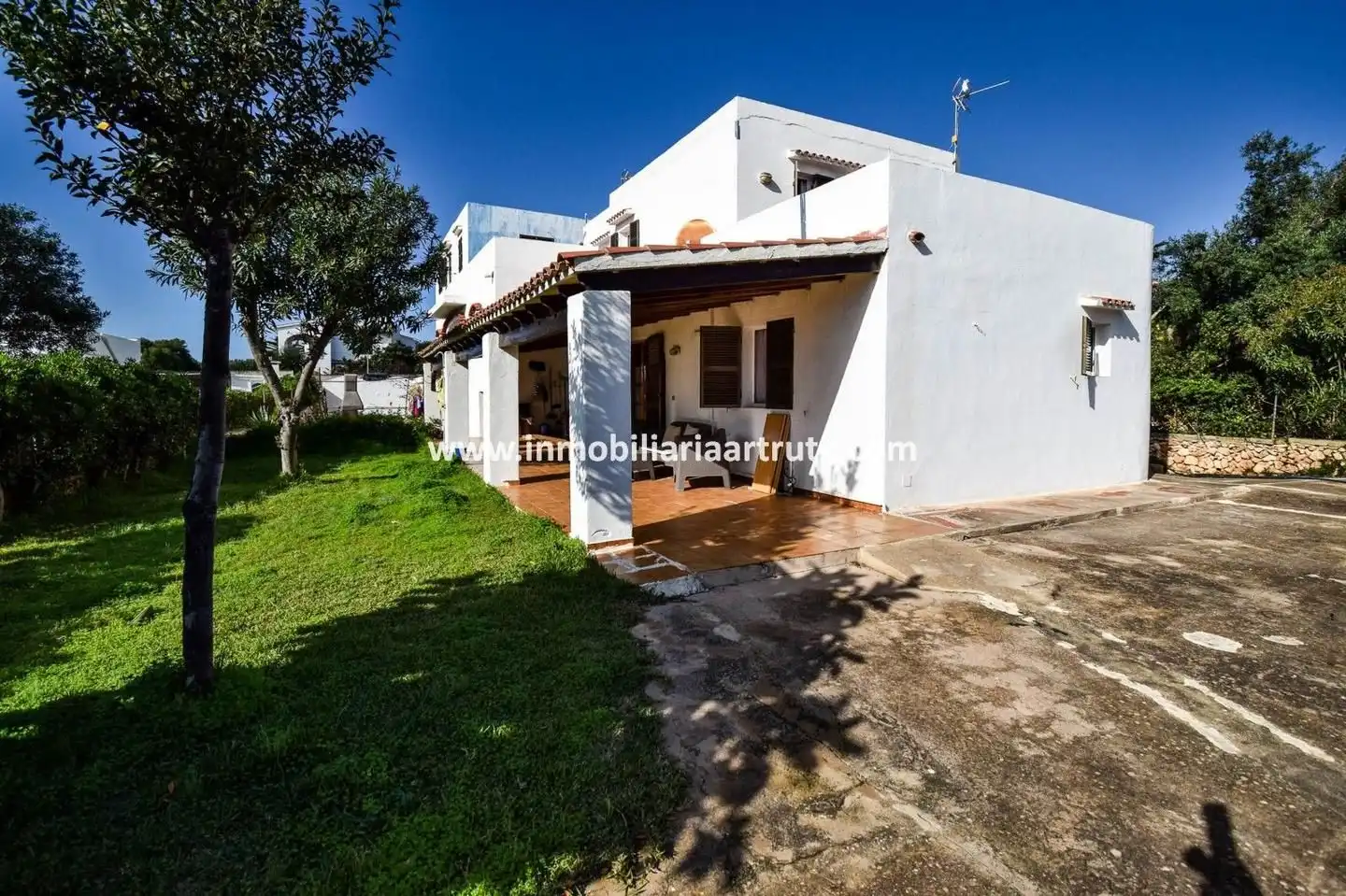 Vista exterior de Casa o xalet en venda en Ciutadella de Menorca amb Aire condicionat, Jardí privat i Terrassa
