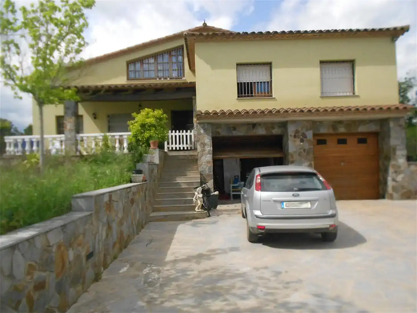 Vista exterior de Finca rústica en venda en Vilobí d'Onyar amb Balcó
