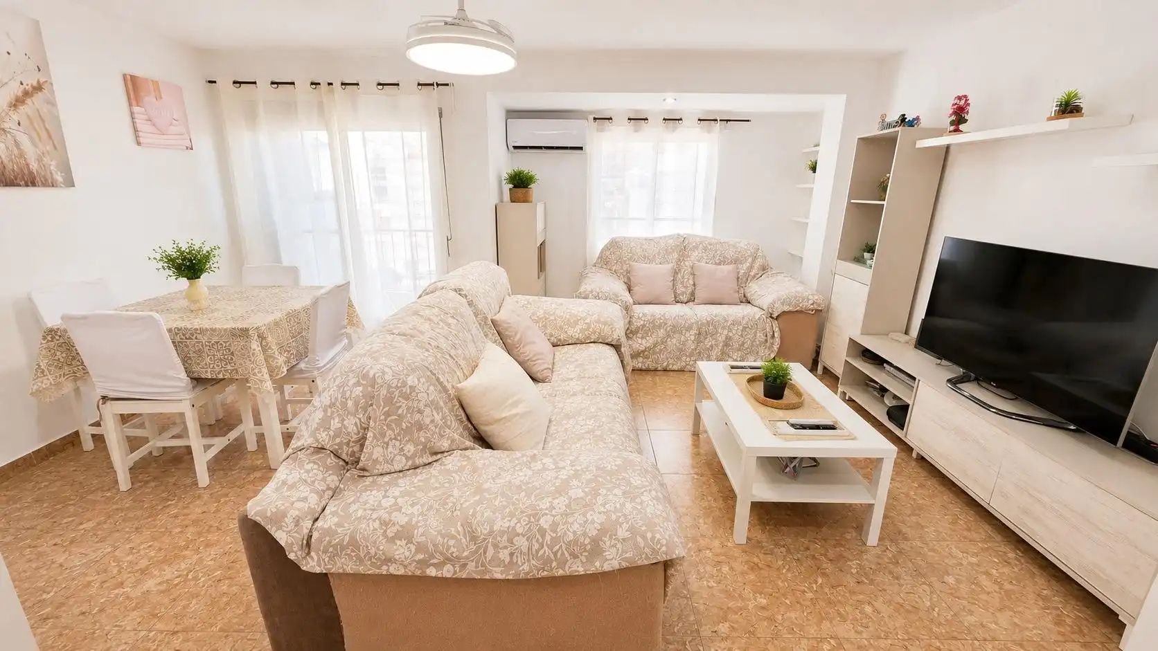 Living room of Flat for sale in Paterna  with Air Conditioner and Balcony