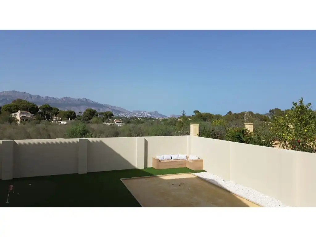 Vista exterior de Casa o xalet en venda en L'Alfàs del Pi amb Aire condicionat, Terrassa i Piscina