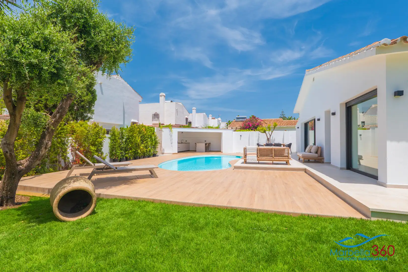 Vista exterior de Casa o chalet en venta en Estepona con Aire acondicionado, Calefacción y Jardín privado