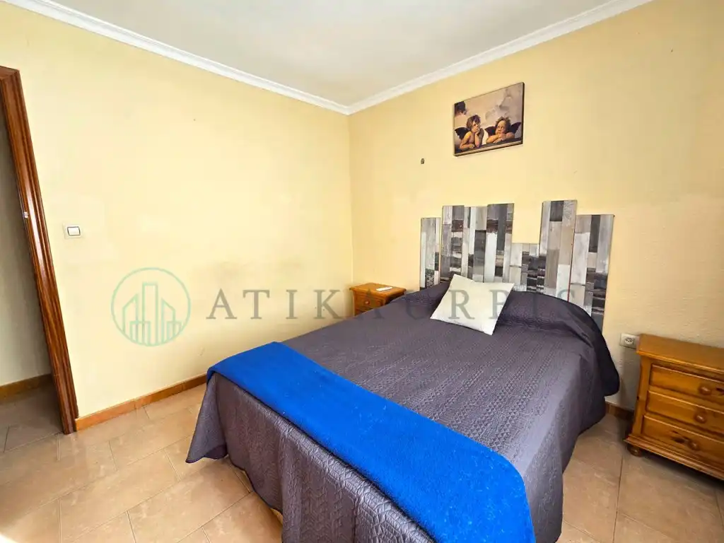 Piso en venta en Calle Manuel Altolaguirre, Girón - Las Delicias