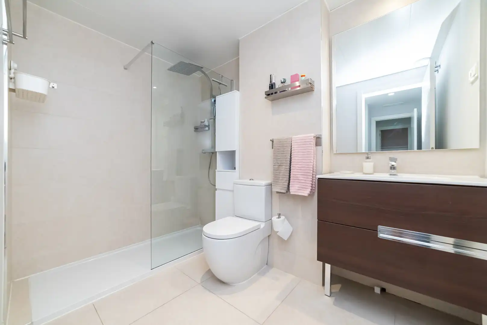 Baño de Planta baja en venta en Boadilla del Monte con Aire acondicionado, Calefacción y Jardín privado