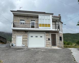 Vista exterior de Casa o xalet en venda en Cualedro amb Balcó