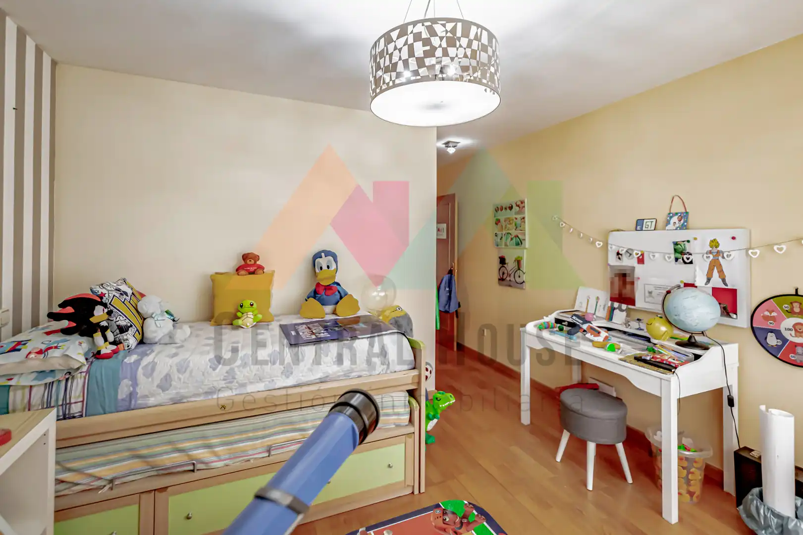 Habitación de Casa adosada en venta en Guadalajara con Aire acondicionado, Calefacción y Jardín privado