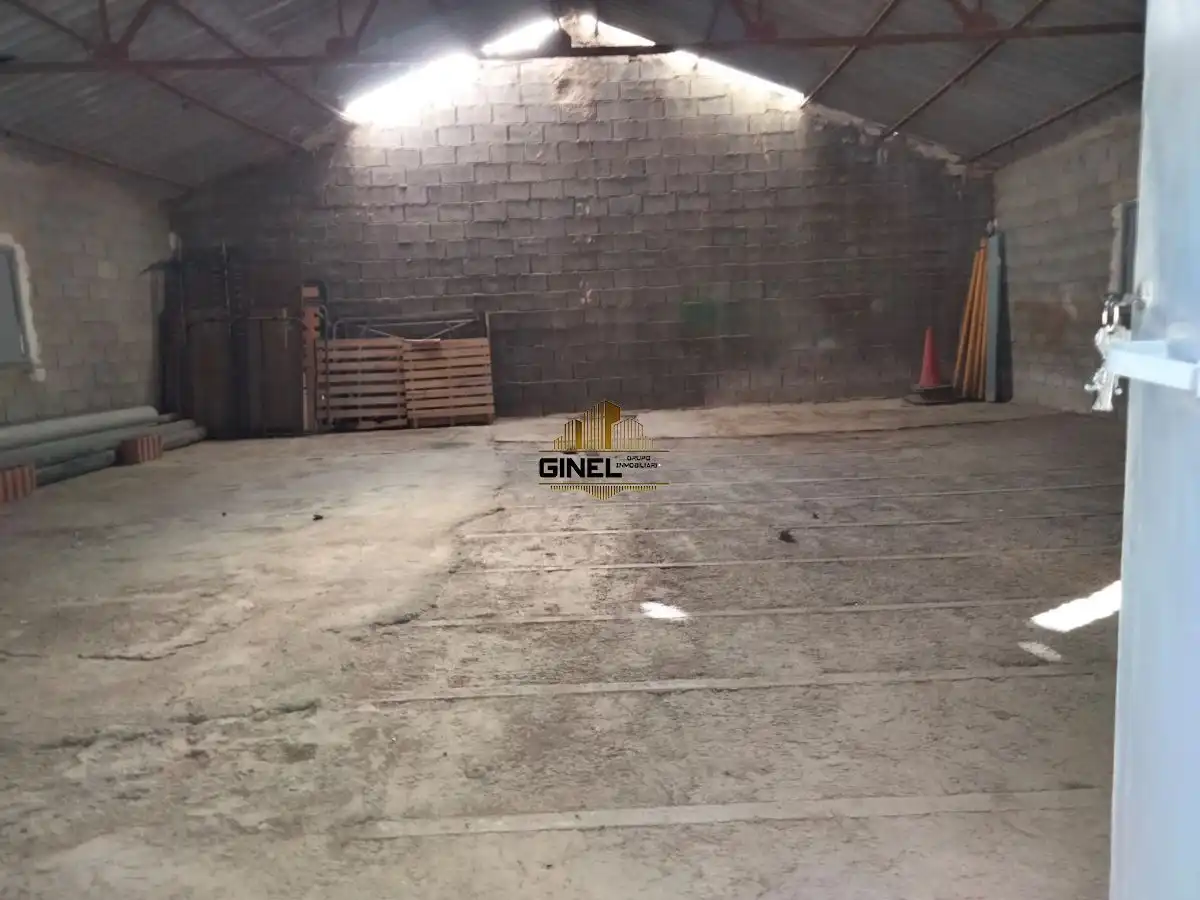 Nau industrial en venda en Jaén