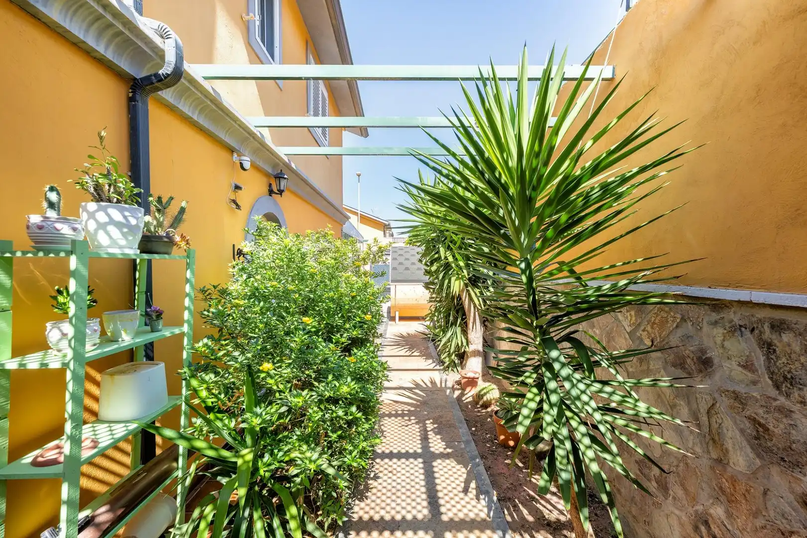 Detached homes for sale in Calle HELICE, Castillo del Romeral - Juan Grande