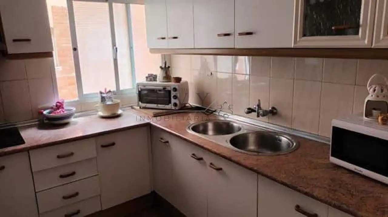 Cuina de Pis en venda en Málaga amb Calefacció, Terrassa i Moblat