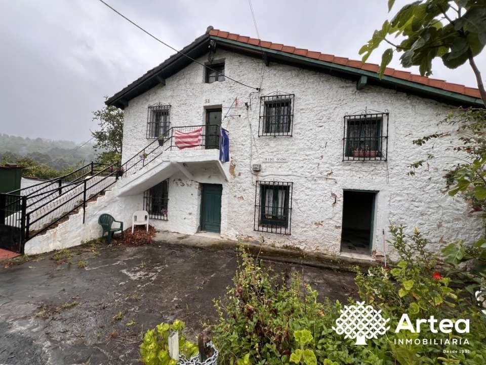 Vista exterior de Casa o xalet en venda en Bilbao  amb Terrassa i Balcó