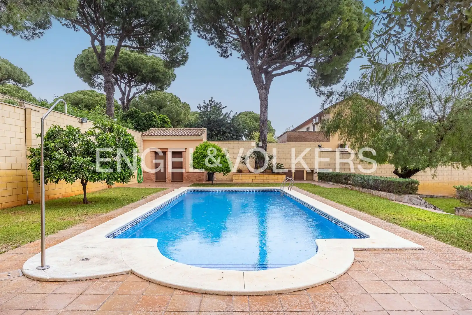 Piscina de Casa o xalet en venda en Alcalá de Guadaira amb Aire condicionat, Calefacció i Jardí privat