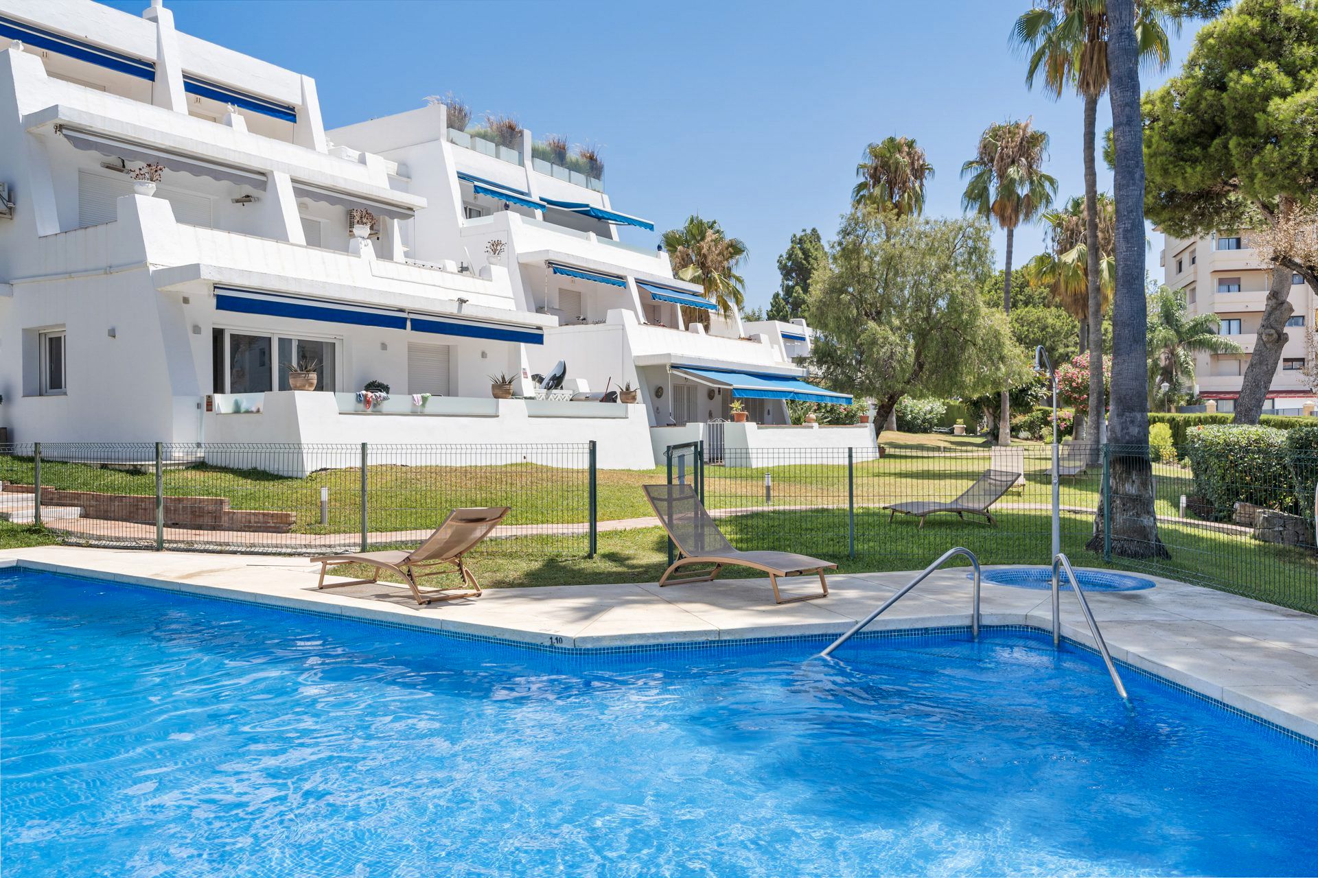 Garden of Planta baja for sale in Marbella  with Air Conditioner, Heating and Terrace