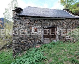 Vista exterior de Casa o xalet en venda en Bausen amb Jardí privat