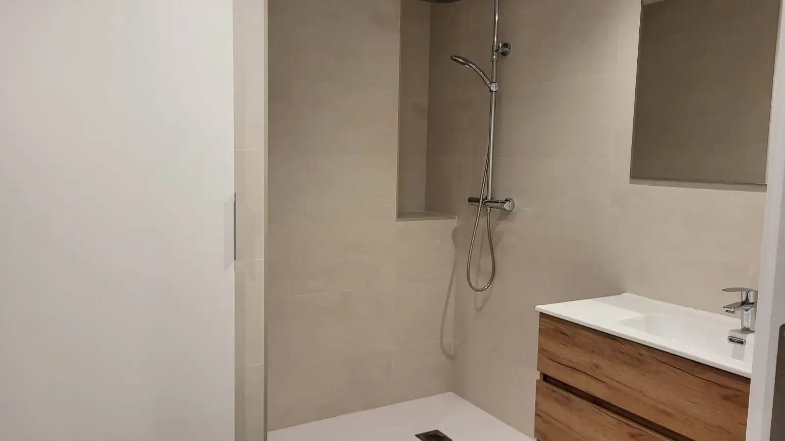 Bathroom of Ground floor for sale in Sabadell  with Air Conditioner and Heating