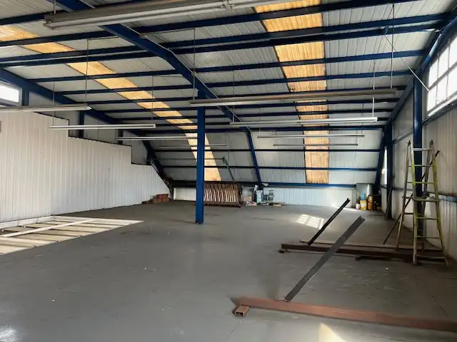 Fabrikhallen zur Miete in Camargo