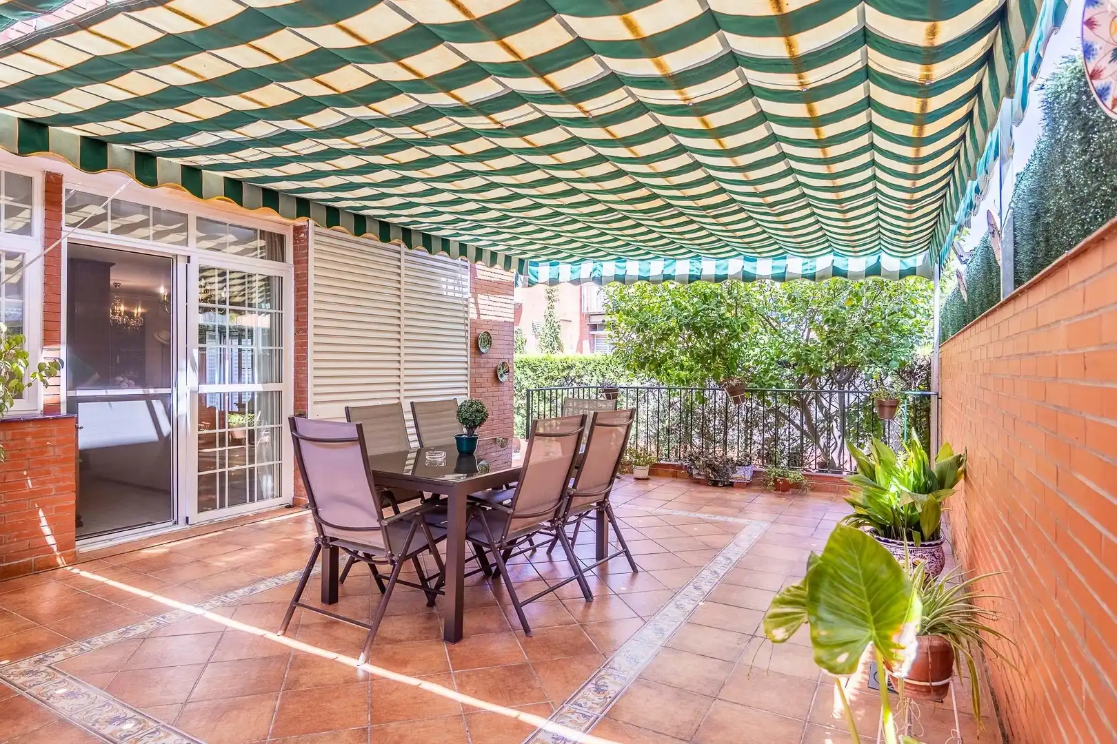 Terraza de Casa o chalet en venta en Sevilla con Aire acondicionado, Calefacción y Jardín privado