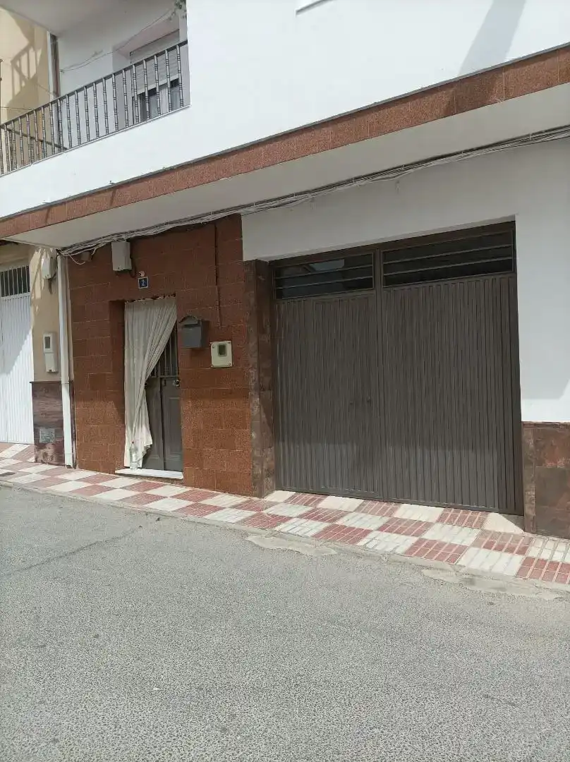 Vista exterior de Casa adosada en venda en Noalejo amb Aire condicionat, Jardí privat i Traster