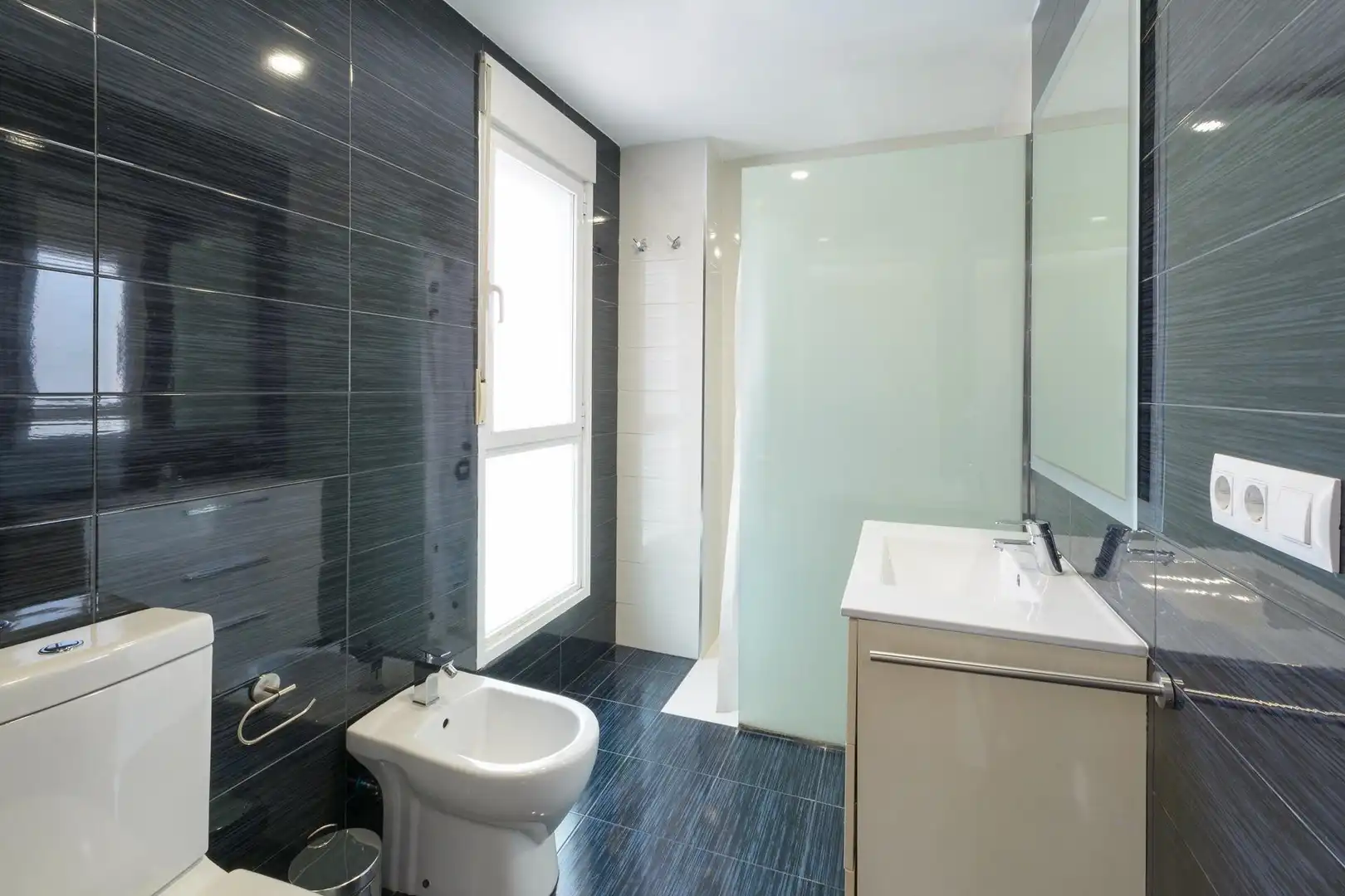 Badezimmer von Maisonette zum Verkauf in Gandia mit Klimaanlage, Heizung und Privatgarten