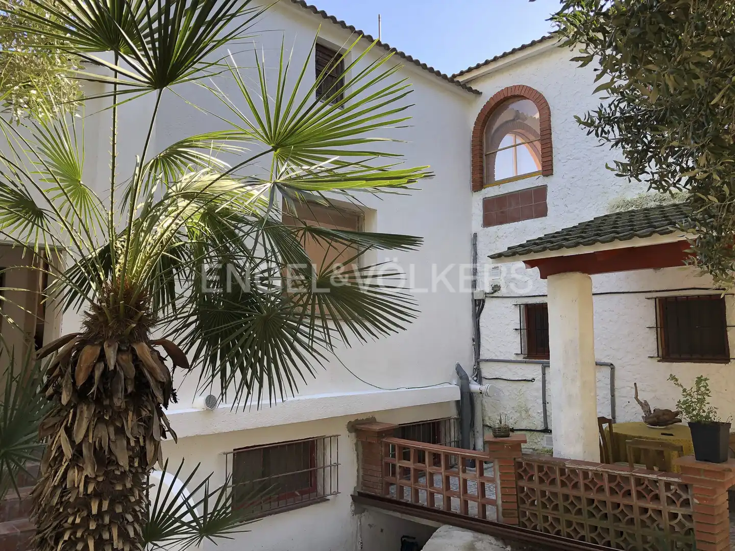 Vista exterior de Edificio en venta en Vilanova i la Geltrú