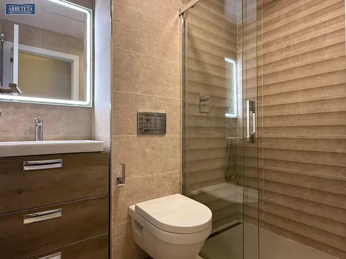 Baño de Piso en venta en Guadalajara con Calefacción y Balcón