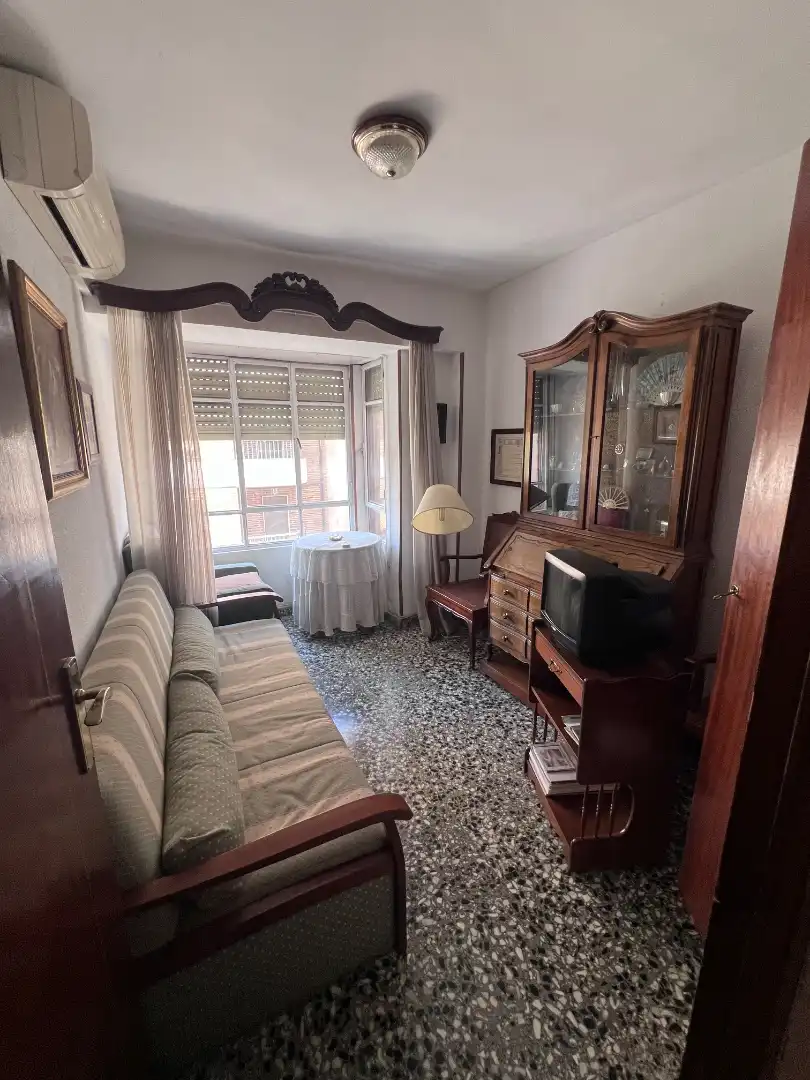 Sala de estar de Piso en venta en Jaén con Aire acondicionado, Calefacción y Amueblado