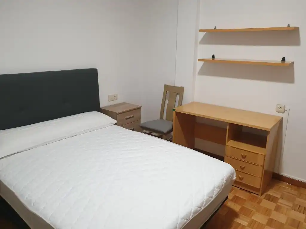 Schlafzimmer von Wohnung zur untervermieten in Ourense Capital  mit Heizung, Parkett und Balkon