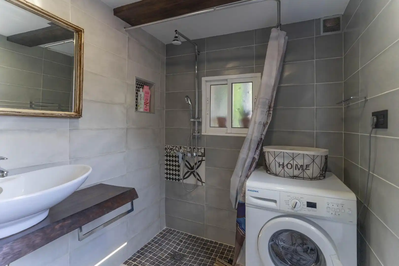 Bathroom of Detached homes for rent in Riogordo  with Air Conditioner, Private garden and Terrace