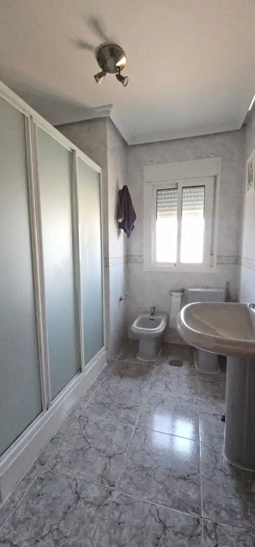Bany de Casa o xalet en venda en Puertollano amb Aire condicionat, Calefacció i Jardí privat