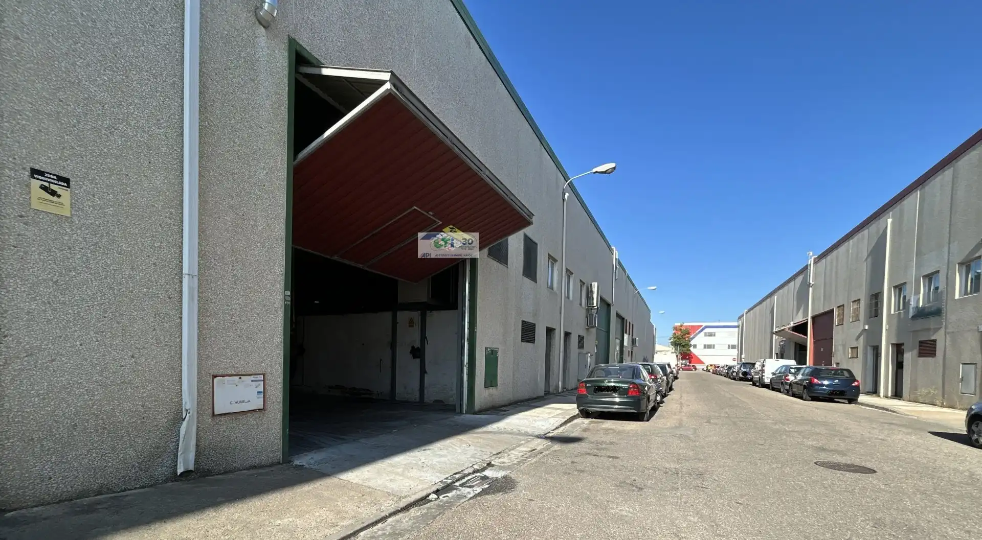 Außenansicht von Fabrikhallen zum Verkauf in Zaragoza