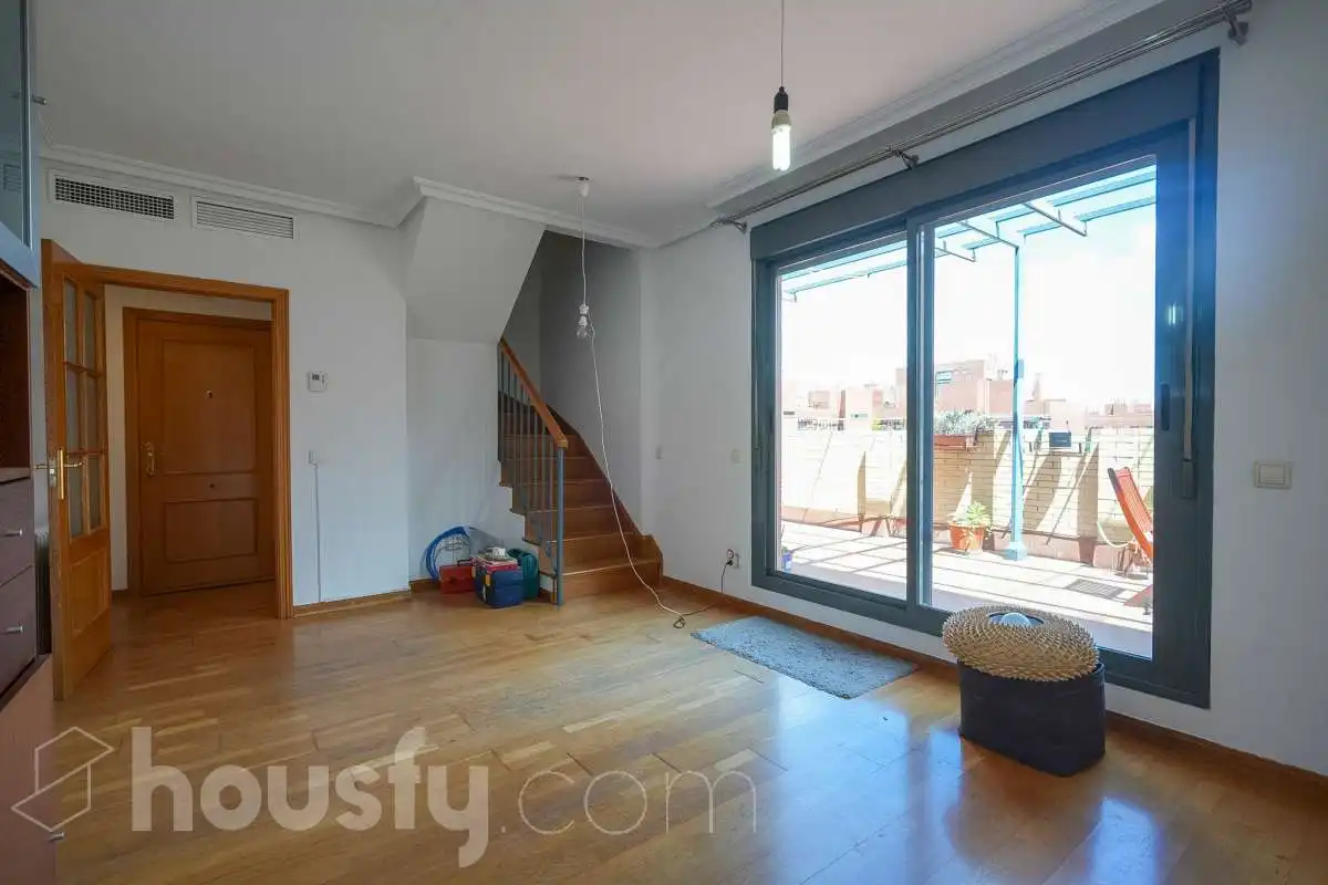 Sala d'estar de Pis en venda en Madrid amb Aire condicionat, Calefacció i Jardí privat