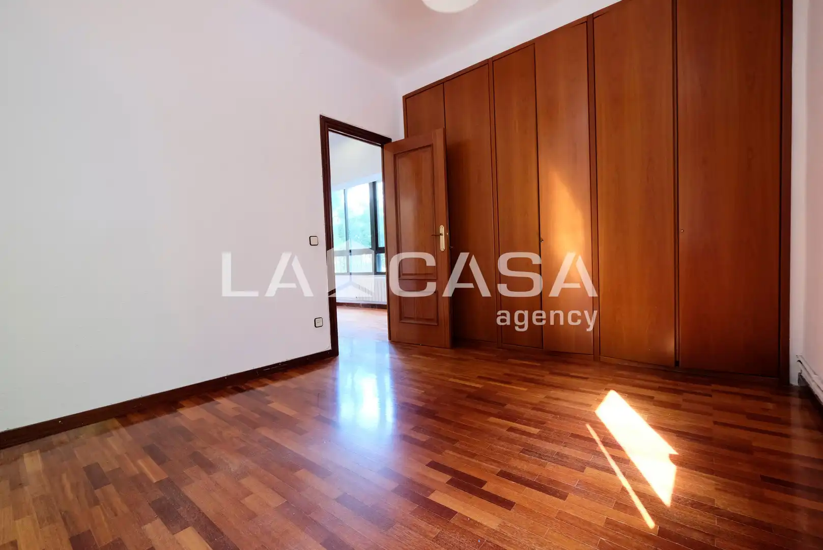 Piso en venta en Barcelona con Calefacción y Balcón