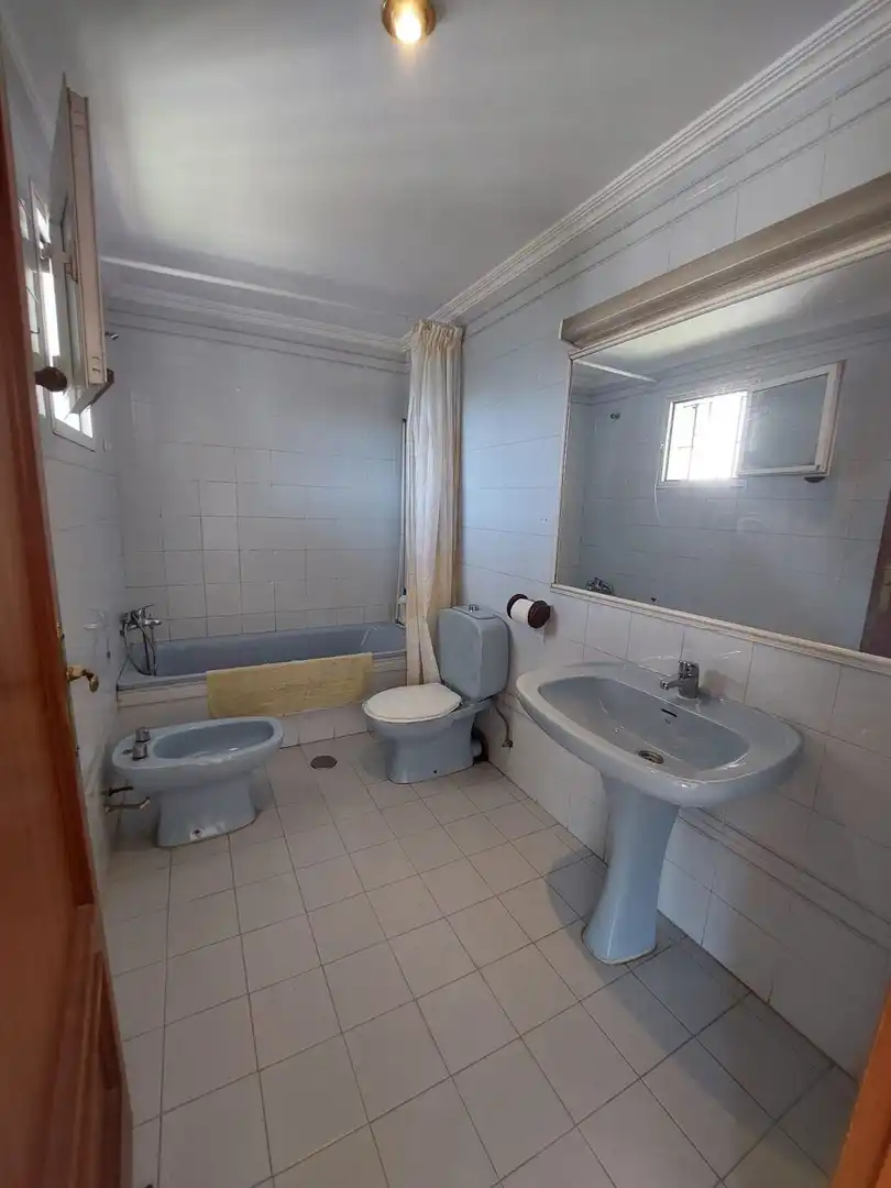 Bathroom of Houses for sale in Sevilla  with Air Conditioner, Terrace and Storage room
