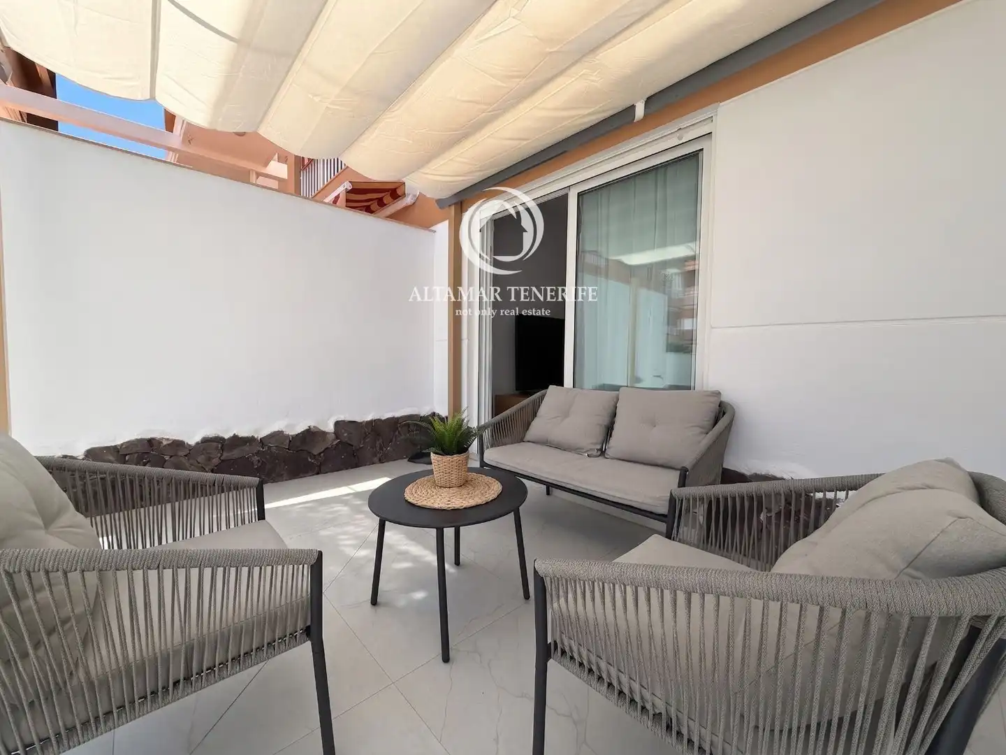 Terrasse von Wohnungen zur Miete in Adeje mit Terrasse, Schwimmbad und Möbliert