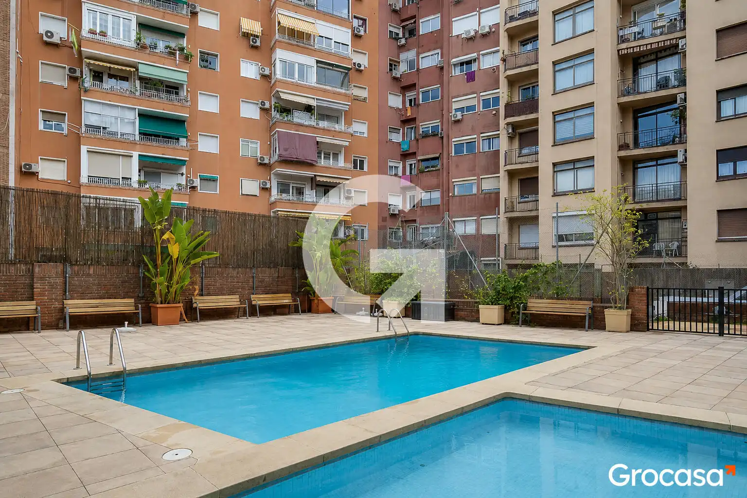Piscina de Pis en venda en Barcelona amb Aire condicionat, Forn i Piscina comunitària