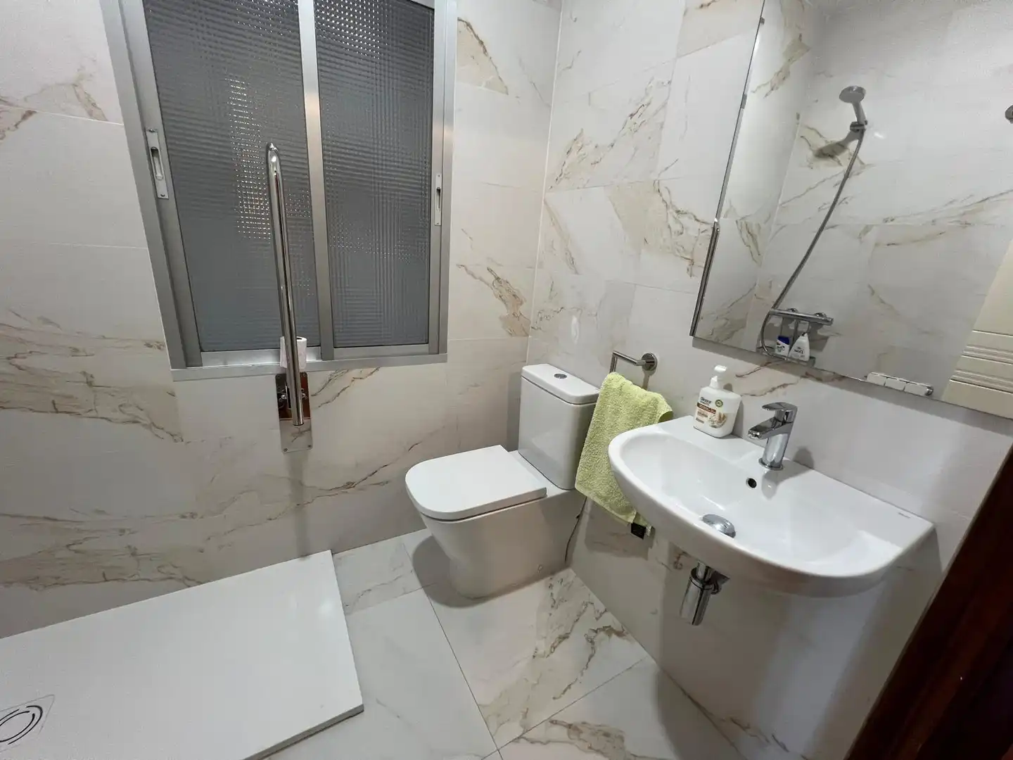 Badezimmer von Wohnung zum Verkauf in Bilbao  mit Heizung und Balkon